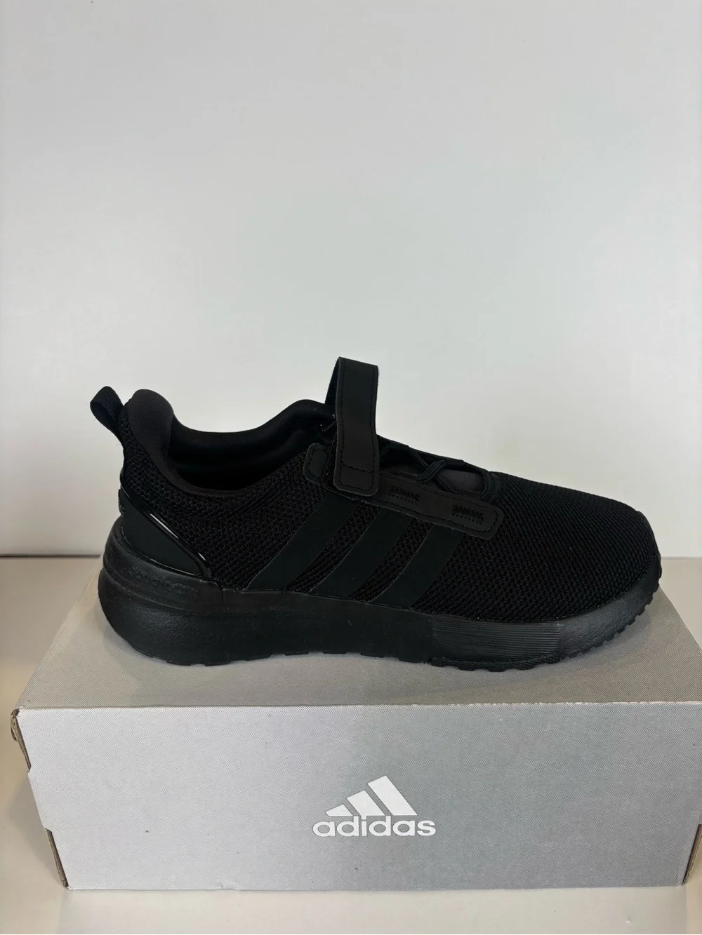 NWT adidas Kids Racer TR21 C Triple Black Sneakers Sz 3
